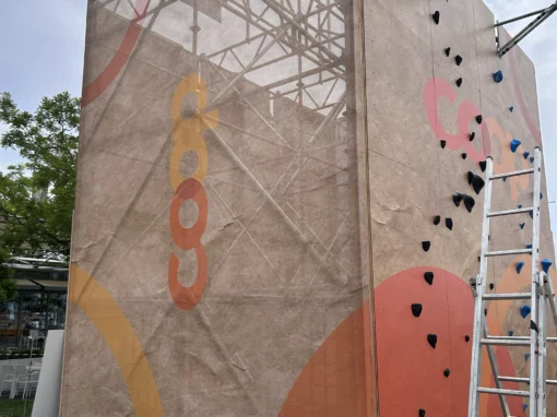 Pose d’une bâche imprimée pour la Fête Fédérale de la Gymnastique